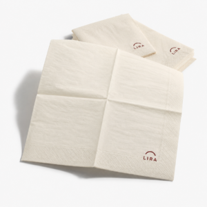 Servilletas personalizadas 40x40 cm en color crema con logo minimalista